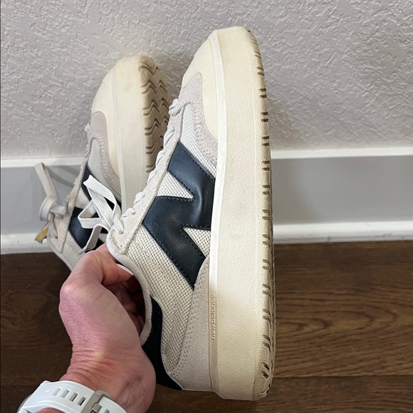New Balance Cream and Black Women's Sneakers - Picture 7 of 9